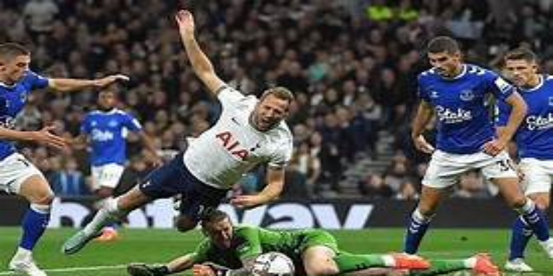 伤病阴影与职业生涯的提前终结-米兰体育